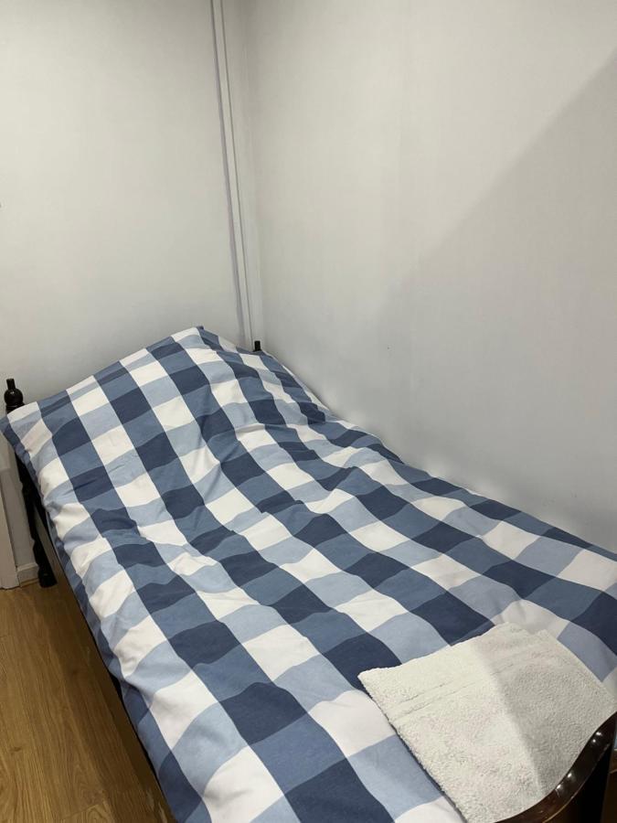 Homestay Comfortable Single Bedroom With Free On Site Parking